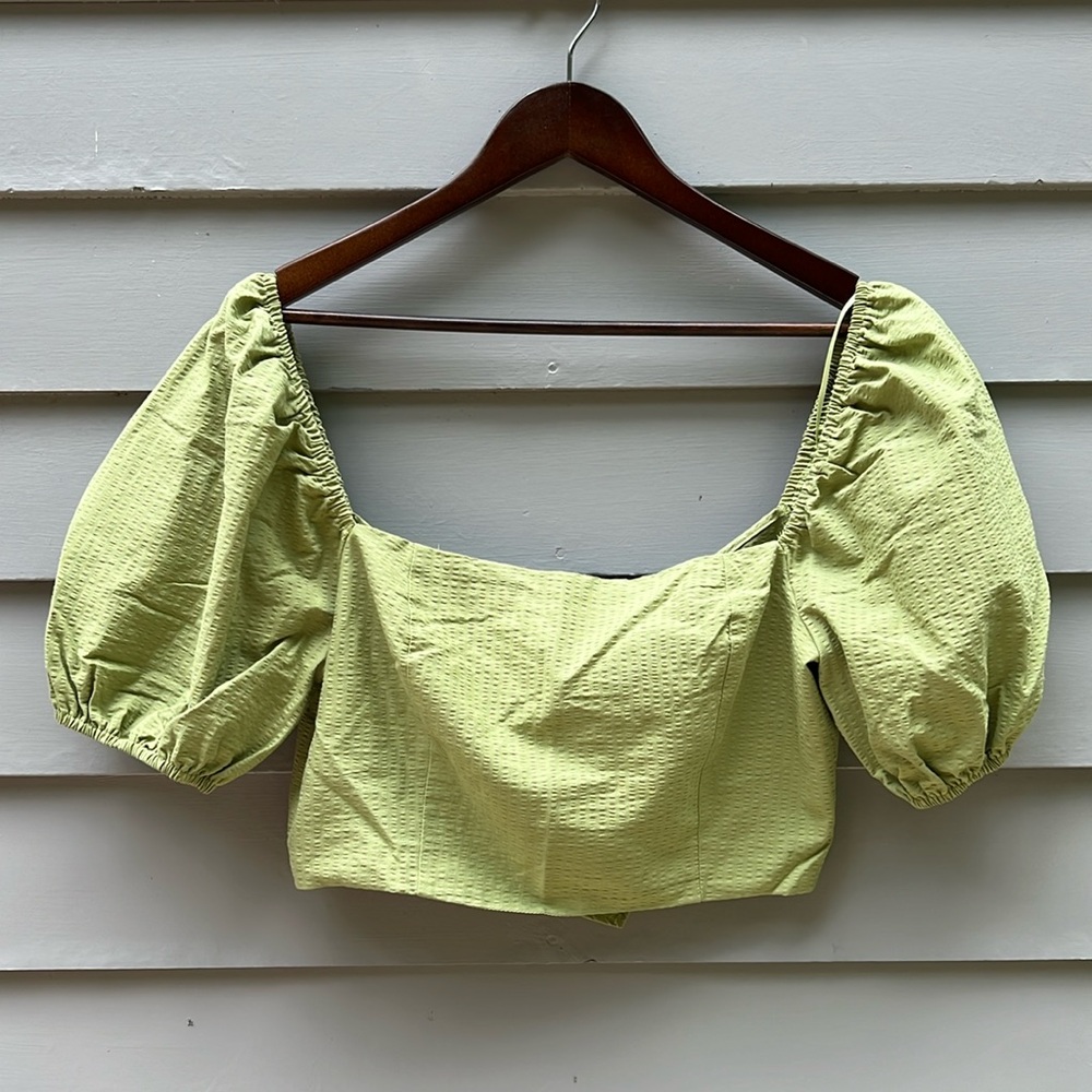 NWT- Puff Sleeve Crop Top